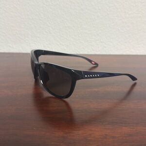 Womens Oakley Pasque sunglasses black 9222-0660